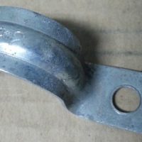 Grapa para tubo 22 mm