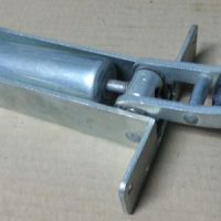 Retenedor puertas semiautomática 4 taladros en diagonal