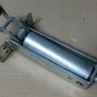 Retenedor puertas semiautomática 4 taladros cuello de cisne