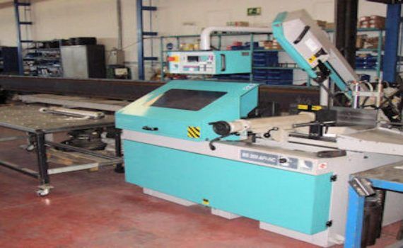 Sierra de corte automática para corte de perfiles y tubos Sierra de corte automática para corte de perfiles y tubos